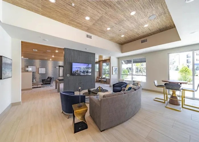Landing - The Dylan Apartment *
